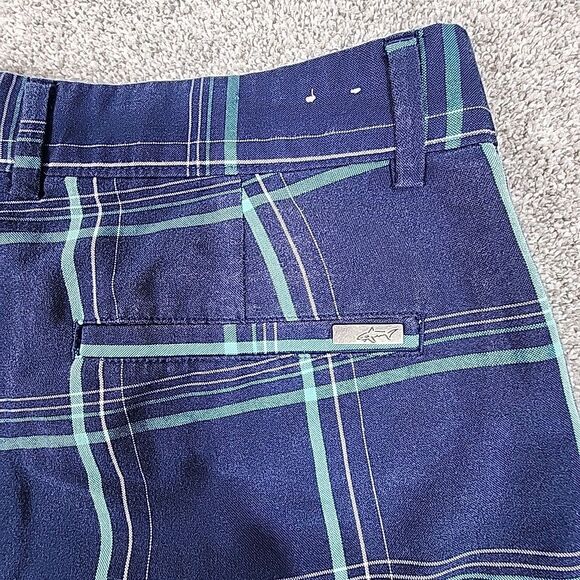Men's GREG NORMAN Shark Performance Fabric Golf Shorts - Blue Size 34 - Picture 10 of 10